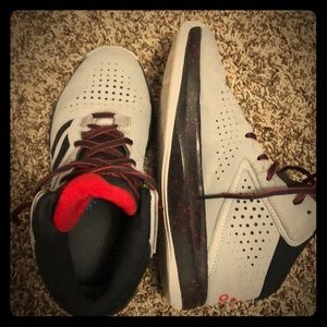 Basketball shoes